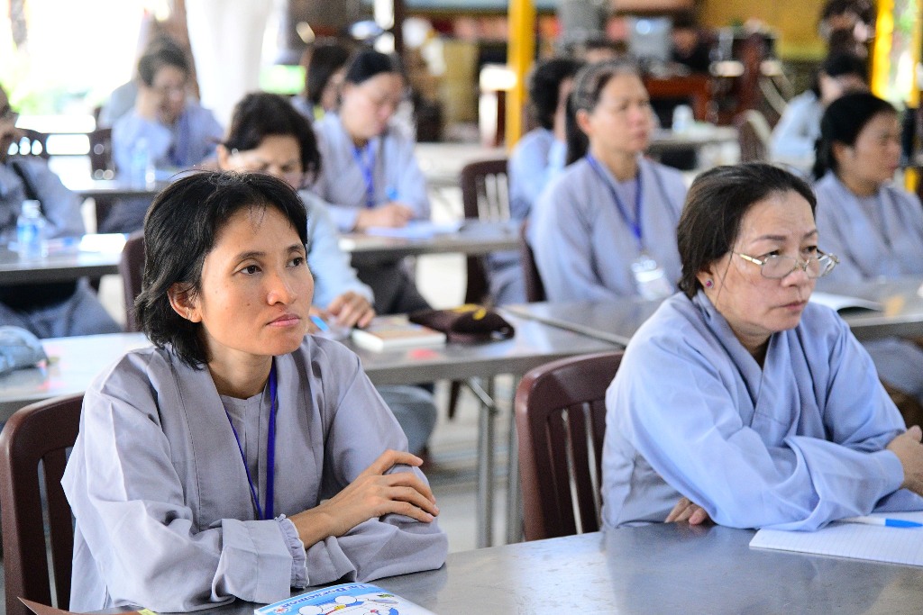 TỪ RỐI REN TẠI GIA ĐẾN THONG DONG XUẤT GIA – THÔNG ĐIỆP  NGÀY ĐẦU KHÓA TU XUẤT GIA GIEO DUYÊN LẦN 9