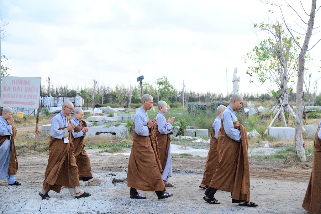 THỜI KHÓA CÔNG PHU SÁNG VÀ THIỀN HÀNH ĐÓN BÌNH MINH 