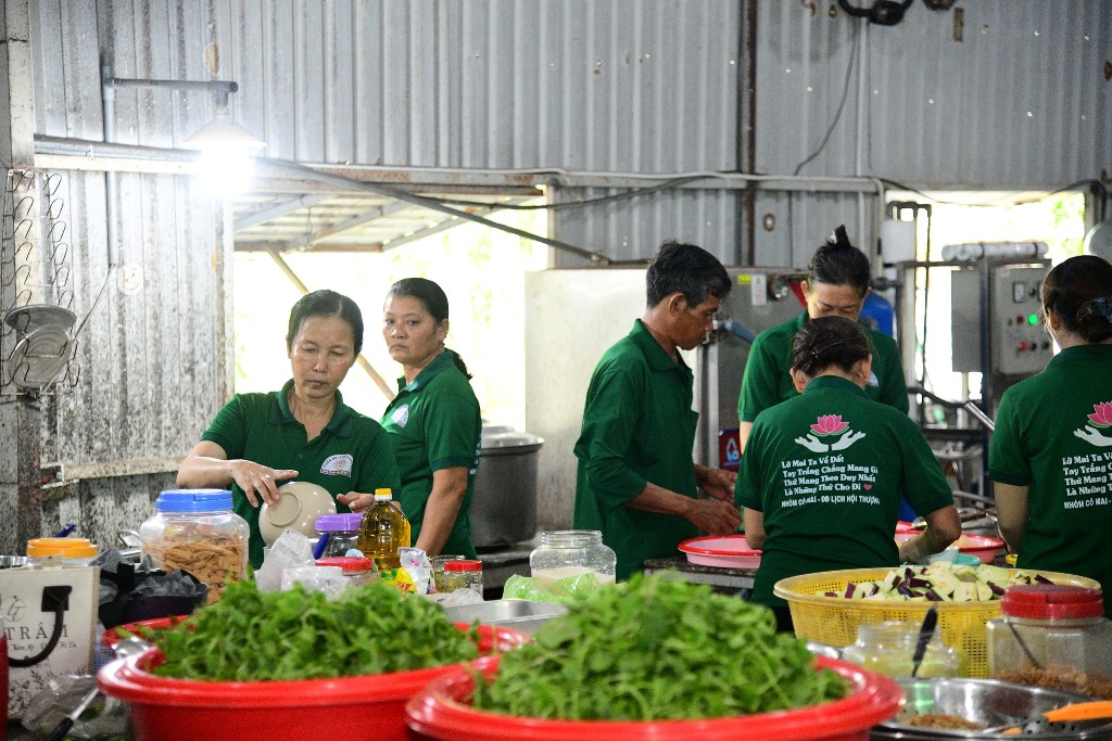 ÂM THẦM PHỤNG SỰ: HẬU CẦN NHÀ BẾP HỘ TRÌ KHÓA TU PHƯƠNG TRỜI THONG DONG 9