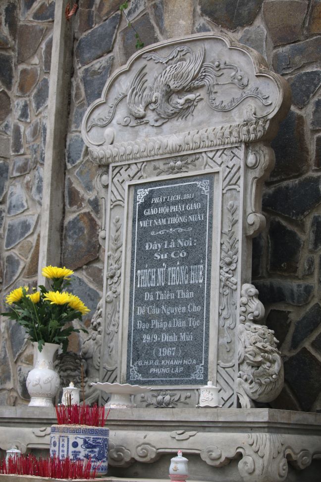 Vào chùa Long Sơn thắp nén hương tưởng niệm Thánh Tử Đạo