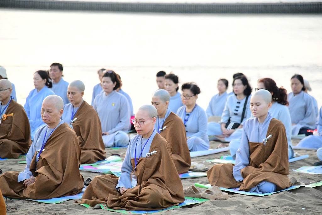 THỜI KHÓA CÔNG PHU SÁNG VÀ THIỀN HÀNH ĐÓN BÌNH MINH 