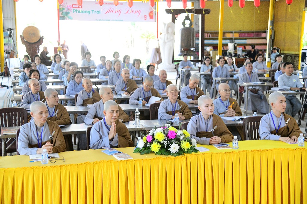 TỪ RỐI REN TẠI GIA ĐẾN THONG DONG XUẤT GIA – THÔNG ĐIỆP  NGÀY ĐẦU KHÓA TU XUẤT GIA GIEO DUYÊN LẦN 9