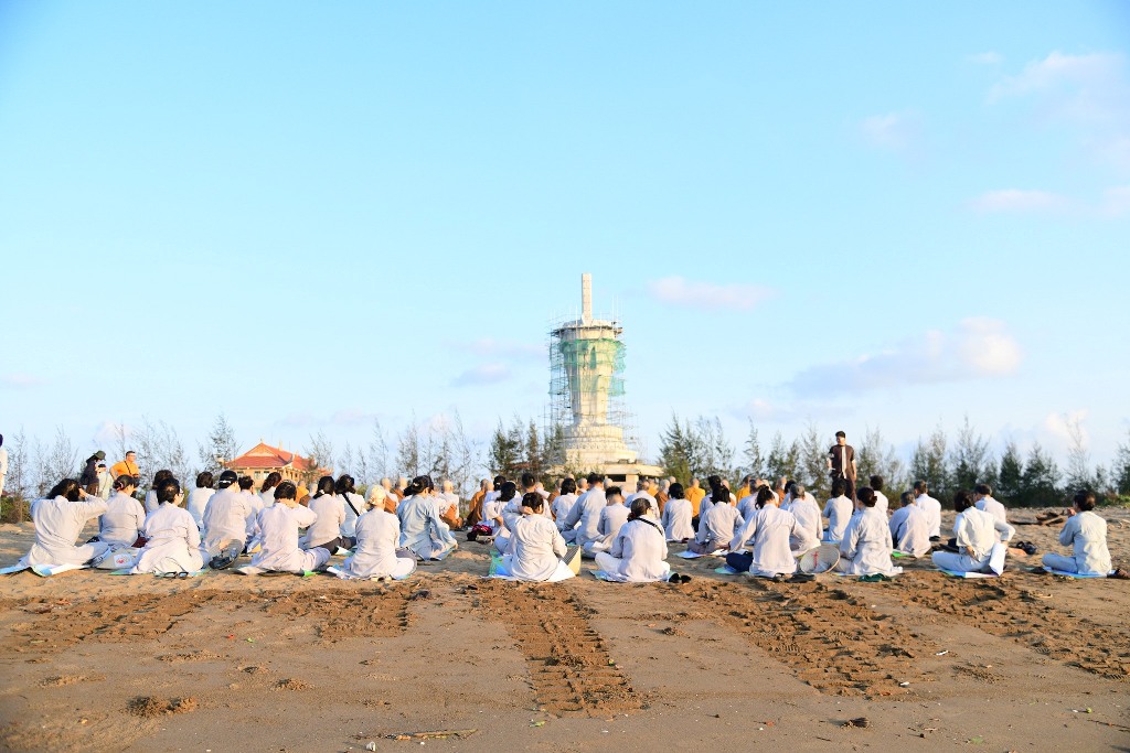 THỜI KHÓA CÔNG PHU SÁNG VÀ THIỀN HÀNH ĐÓN BÌNH MINH 