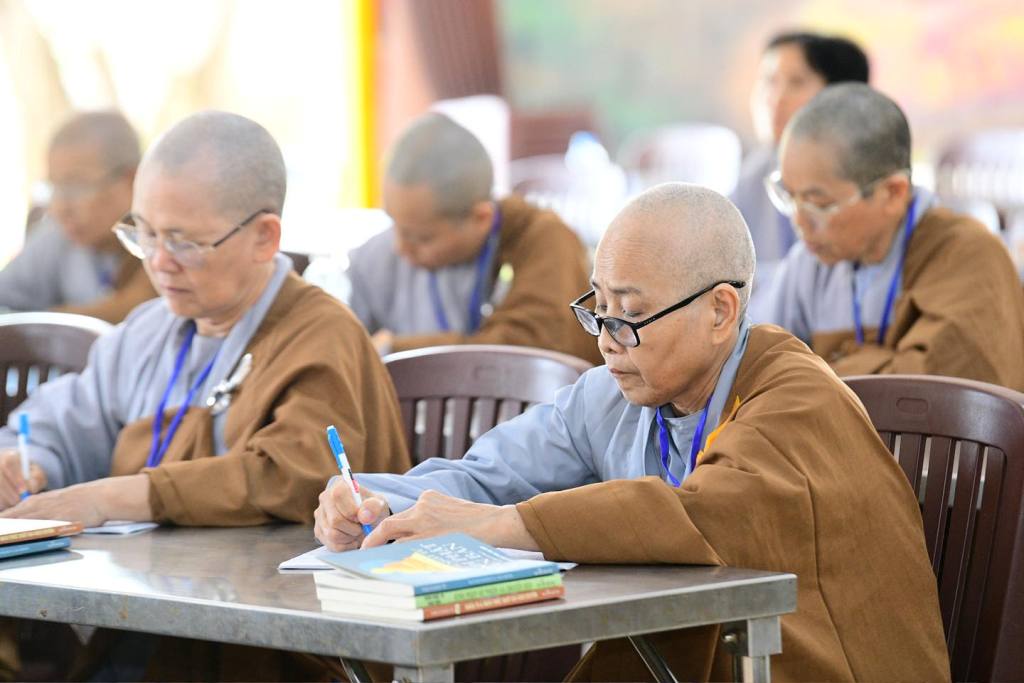 PHÁP VỊ LAN TỎA TỪ TĂNG ĐOÀN CHÙA GIÁC NGỘ TRONG NGÀY TU THỨ TƯ