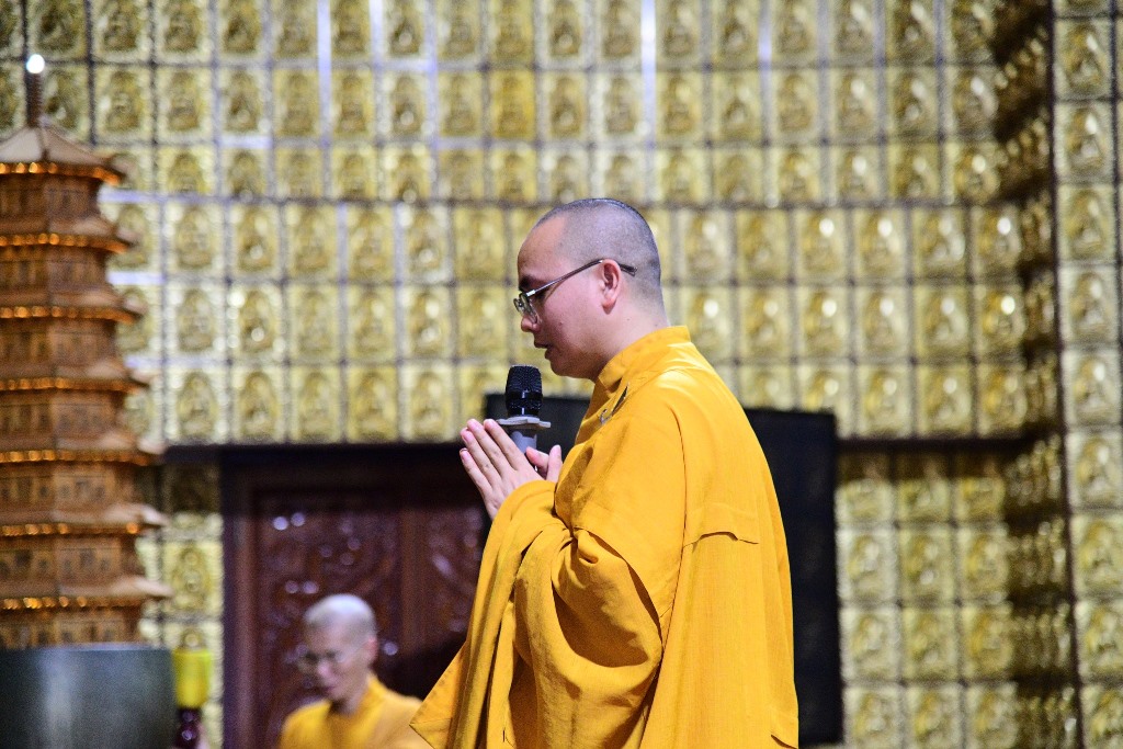 LÀM MỚI THÂN TÂM ĐÓN MỪNG PHẬT ĐẢN