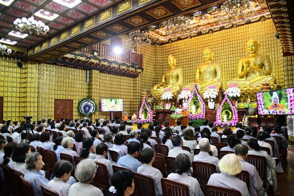 THẮP SÁNG TINH THẦN TRUNG ĐẠO TRONG MÙA PHẬT ĐẢN