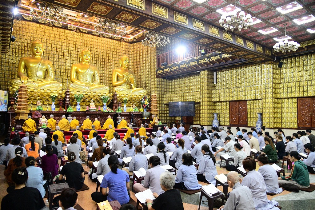 LÀM MỚI THÂN TÂM ĐÓN MỪNG PHẬT ĐẢN