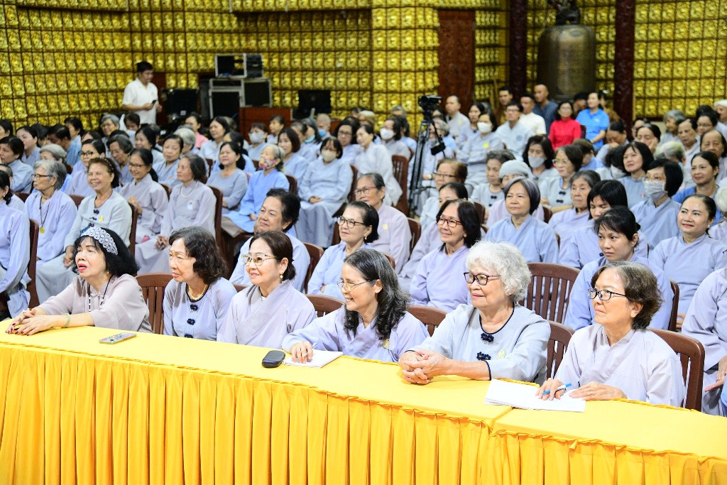 THẮP SÁNG TINH THẦN TRUNG ĐẠO TRONG MÙA PHẬT ĐẢN
