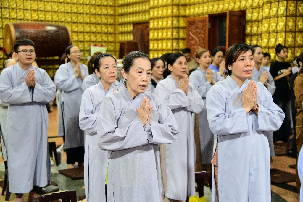 LÀM MỚI THÂN TÂM ĐÓN MỪNG PHẬT ĐẢN