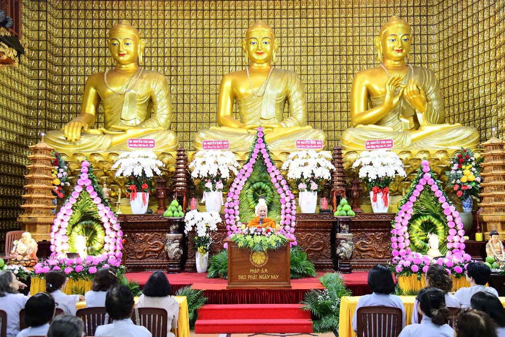 THẮP SÁNG TINH THẦN TRUNG ĐẠO TRONG MÙA PHẬT ĐẢN