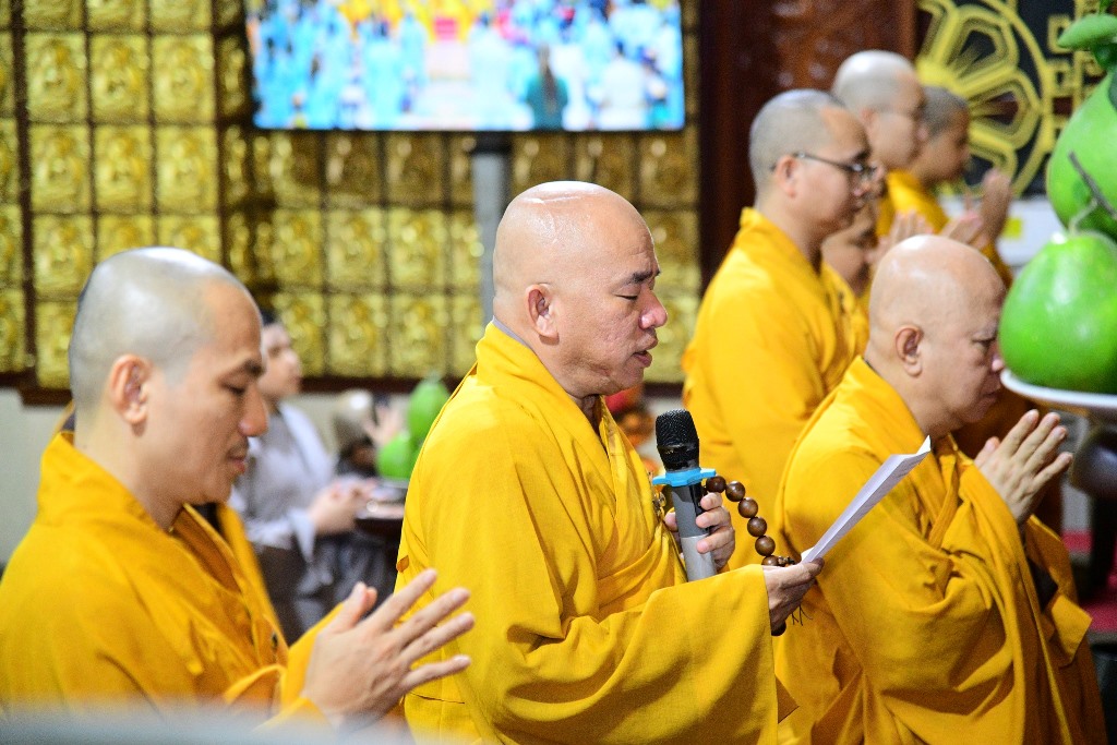 LÀM MỚI THÂN TÂM ĐÓN MỪNG PHẬT ĐẢN