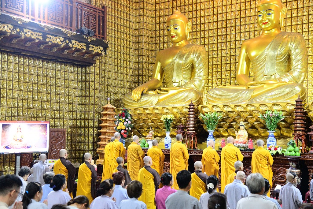 LÀM MỚI THÂN TÂM ĐÓN MỪNG PHẬT ĐẢN