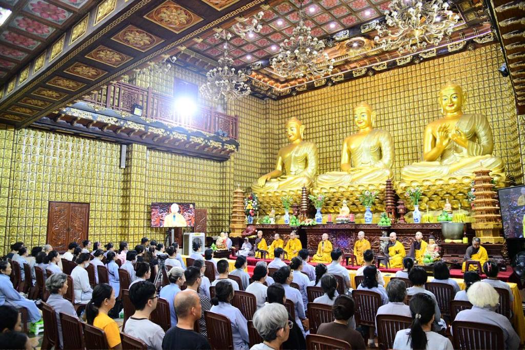 TRỞ VỀ VỚI HƠI THỞ: THẦY NHẬT TỪ HƯỚNG DẪN CỐT LÕI HÀNH THIỀN