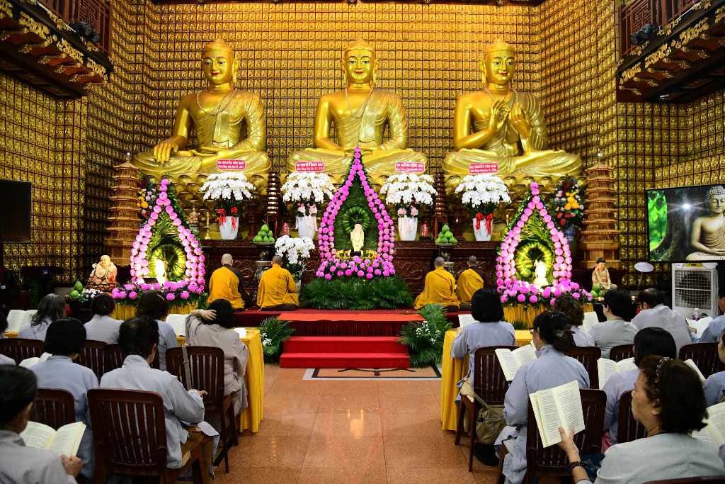 THẮP SÁNG TINH THẦN TRUNG ĐẠO TRONG MÙA PHẬT ĐẢN