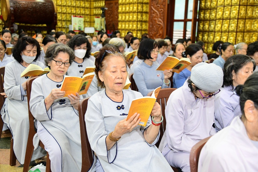 THẮP SÁNG TINH THẦN TRUNG ĐẠO TRONG MÙA PHẬT ĐẢN