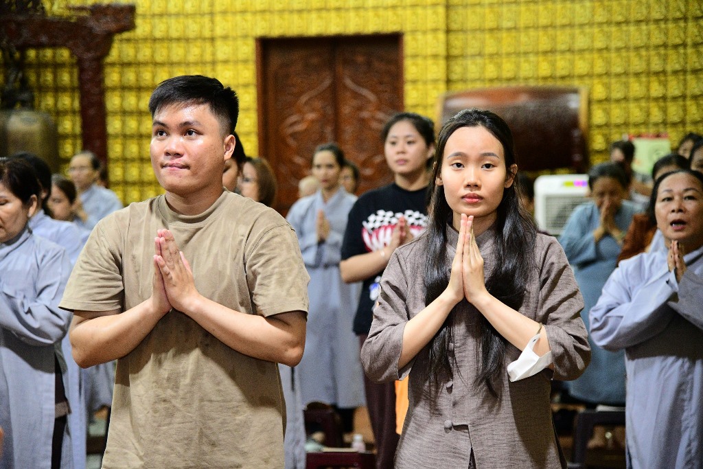 LÀM MỚI THÂN TÂM ĐÓN MỪNG PHẬT ĐẢN