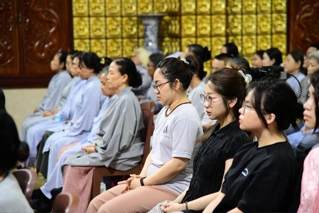 TRỞ VỀ VỚI HƠI THỞ: THẦY NHẬT TỪ HƯỚNG DẪN CỐT LÕI HÀNH THIỀN
