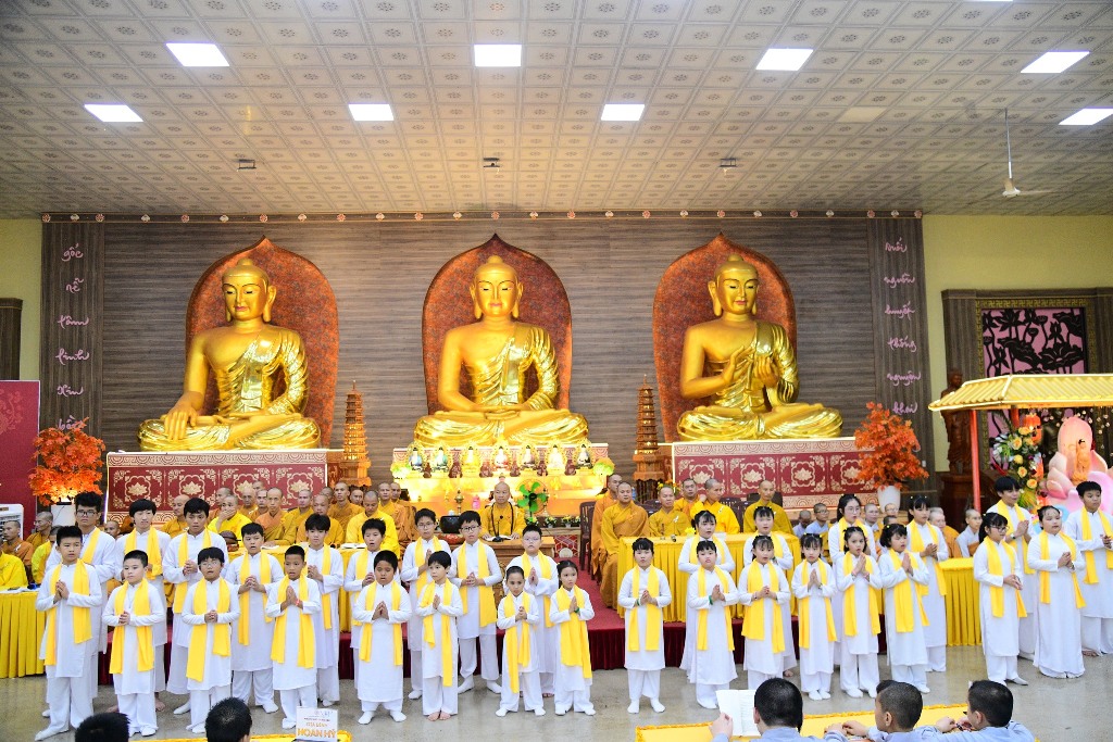 KHAI MẠC KHÓA TU XUẤT GIA BÁO HIẾU LẦN 5: PHÁT TÂM XUẤT TRẦN, HƯỚNG VỀ CỘI NGUỒN HIẾU ĐẠO 