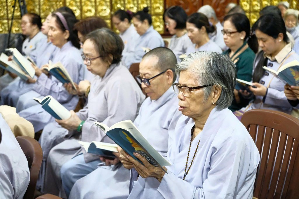 THƯỢNG TỌA THÍCH GIÁC HOÀNG CHIA SẺ VỀ LỘ TRÌNH TIẾN TỚI THÁNH QUẢ CHO PHẬT TỬ TẠI GIA TẠI KHÓA TU “NGÀY AN LẠC”