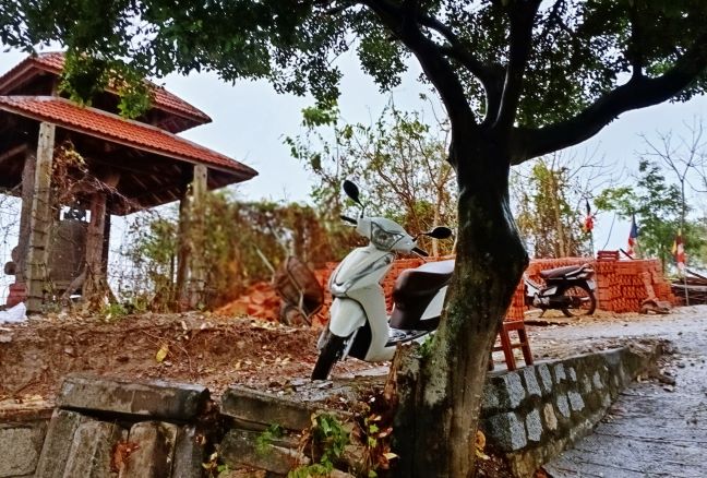 Lên Đồi Cao Sáng Ngày Mưa