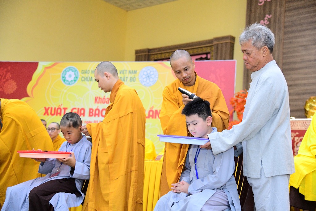 KHAI MẠC KHÓA TU XUẤT GIA BÁO HIẾU LẦN 5: PHÁT TÂM XUẤT TRẦN, HƯỚNG VỀ CỘI NGUỒN HIẾU ĐẠO 