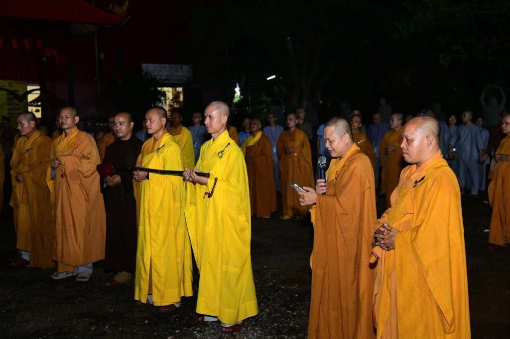 RỰC SÁNG ĐÊM LỬA TRẠI KHÓA TU XUẤT GIA BÁO HIẾU LẦN THỨ 5