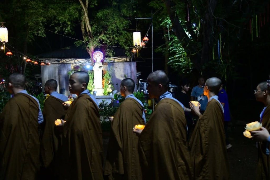 ÁNH SÁNG ĐÊM HOA ĐĂNG – NGUYỆN CẦU THẾ GIỚI HÒA BÌNH, CHIẾN TRANH CHẤM DỨT, HIẾU HẠNH LAN TỎA