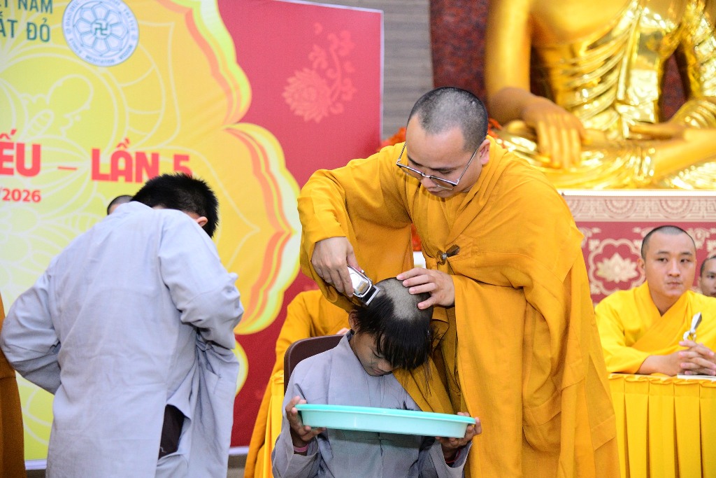 KHAI MẠC KHÓA TU XUẤT GIA BÁO HIẾU LẦN 5: PHÁT TÂM XUẤT TRẦN, HƯỚNG VỀ CỘI NGUỒN HIẾU ĐẠO 