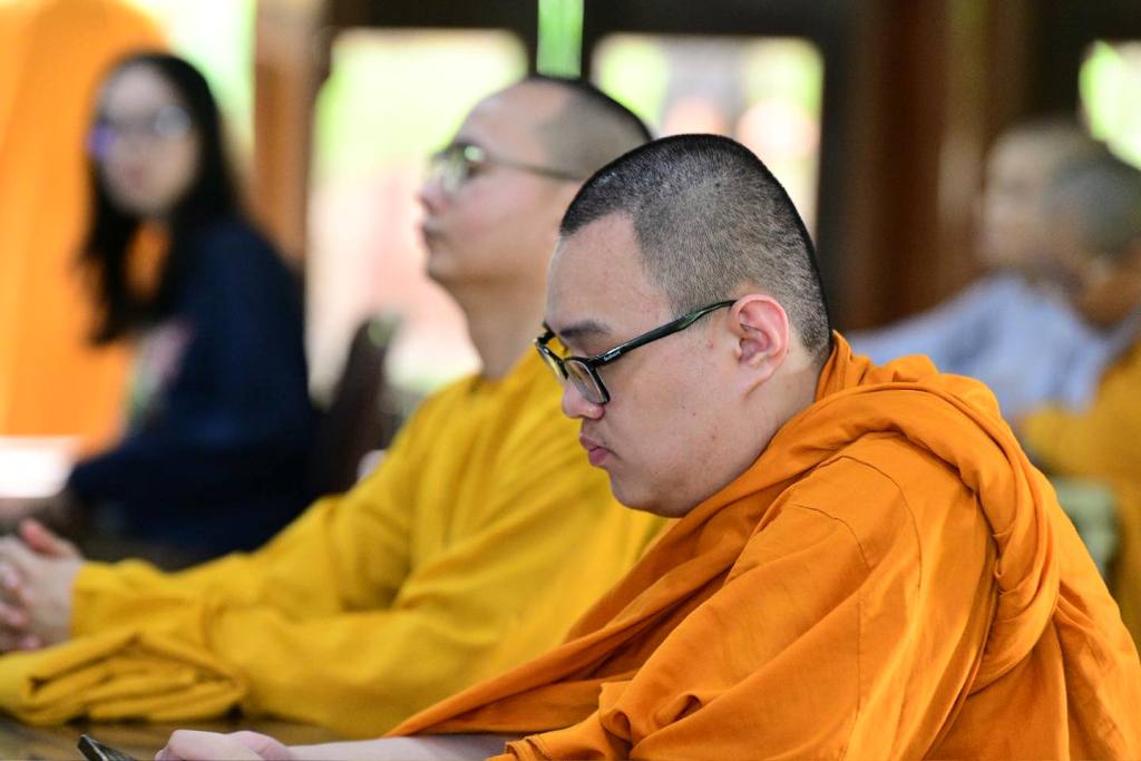 ỨNG DỤNG PHẬT PHÁP GIỮA ĐỜI THƯỜNG TỪ BA CHẤT LIỆU TỈNH THỨC: CHÁNH NIỆM, TỪ BI VÀ TRÍ TUỆ