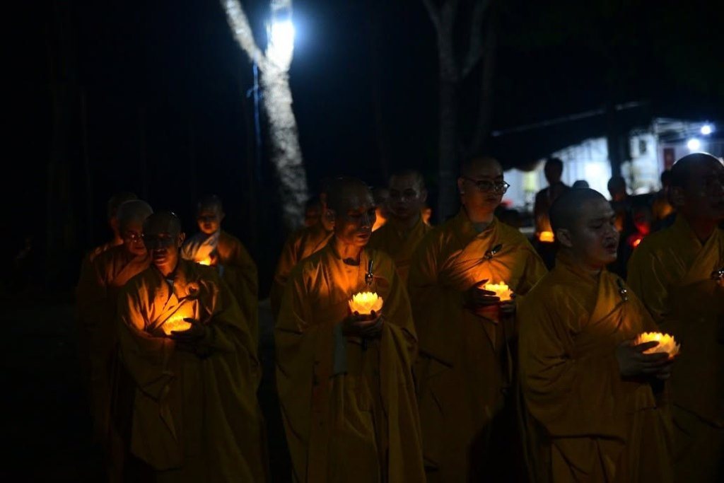 ÁNH SÁNG ĐÊM HOA ĐĂNG – NGUYỆN CẦU THẾ GIỚI HÒA BÌNH, CHIẾN TRANH CHẤM DỨT, HIẾU HẠNH LAN TỎA