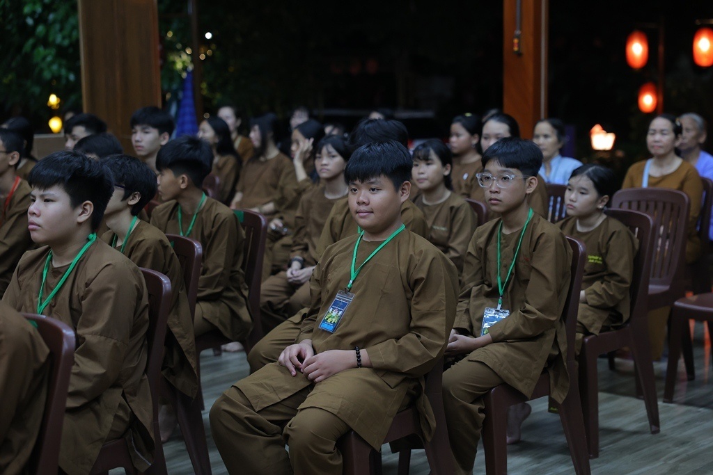 “TUỔI TRẺ – HÀNH TRANG VÀO ĐỜI”: TT. THÍCH NHẬT TỪ TRUYỀN CẢM HỨNG CHO TU SINH KHÓA TU MÙA HÈ CHÙA PHÁP BẢO (TP. ĐỒNG NAI)