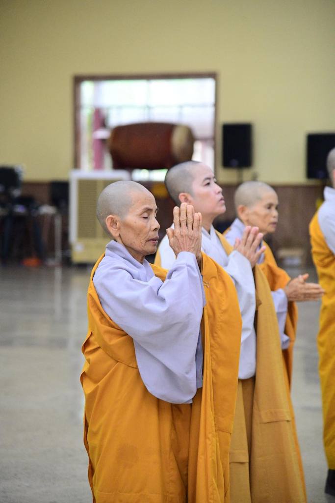 KHÓA LỄ LẠY VẠN PHẬT TẠI HẠ TRƯỜNG CHÙA GIÁC NGỘ ĐẤT ĐỎ
