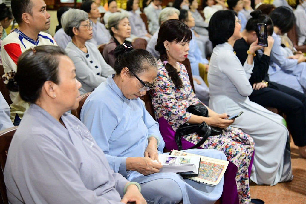 LỄ RA MẮT SÁCH “CUỘC ĐỜI ĐỨC PHẬT THÍCH CA MÂU NI QUA TEM BƯU CHÍNH VÀ BƯU ẢNH” TRONG MÙA PHẬT ĐẢN THIÊNG LIÊNG 