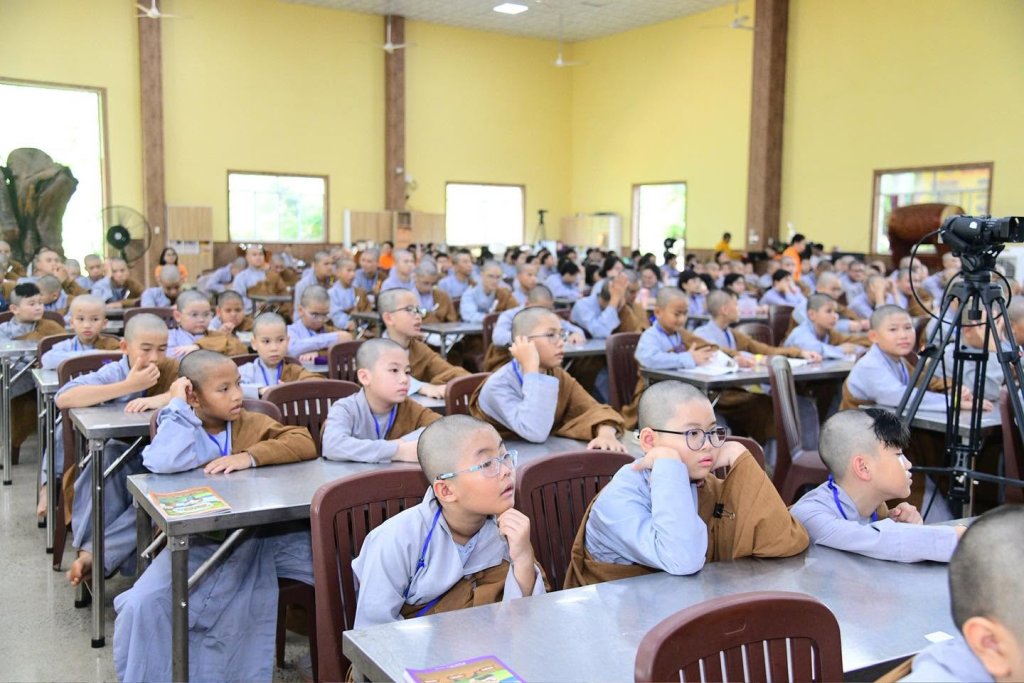 MƯỜI ĐIỀU ĐẠO ĐỨC PHẬT DẠY – HÀNH TRANG QUÝ CỦA TUỔI THƠ