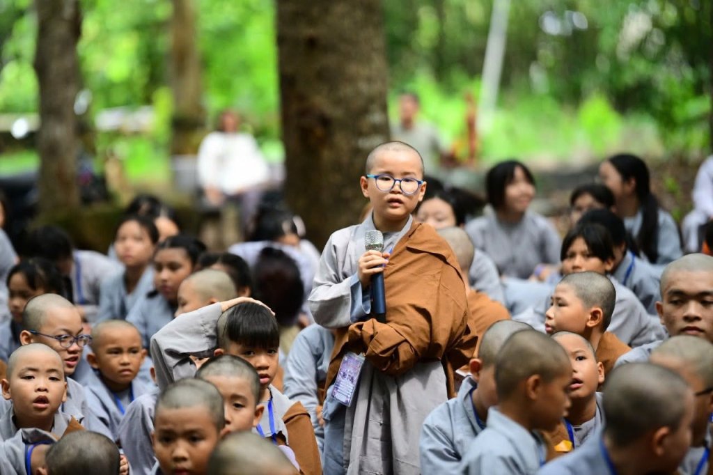 VẤN ĐÁP PHẬT PHÁP: THƯỢNG TỌA THÍCH NHẬT TỪ GẦN GŨI CHIA SẺ CÙNG “CHÚ TIỂU” TẠI KHÓA TU XUẤT GIA BÁO HIẾU LẦN THỨ 5