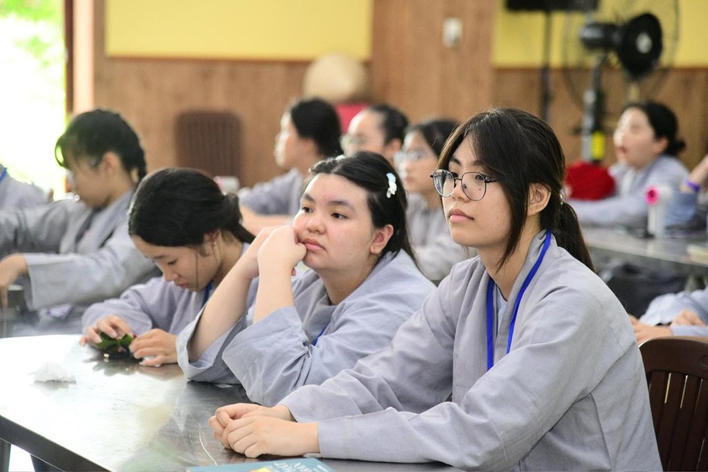 MƯỜI ĐIỀU ĐẠO ĐỨC PHẬT DẠY – HÀNH TRANG QUÝ CỦA TUỔI THƠ