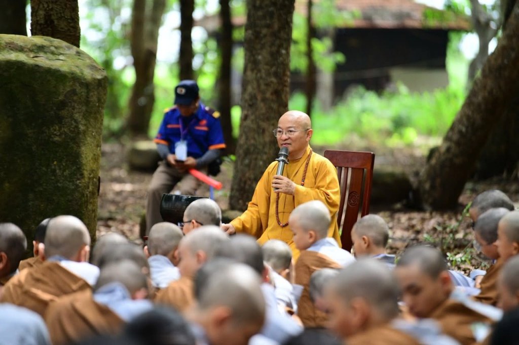 VẤN ĐÁP PHẬT PHÁP: THƯỢNG TỌA THÍCH NHẬT TỪ GẦN GŨI CHIA SẺ CÙNG “CHÚ TIỂU” TẠI KHÓA TU XUẤT GIA BÁO HIẾU LẦN THỨ 5