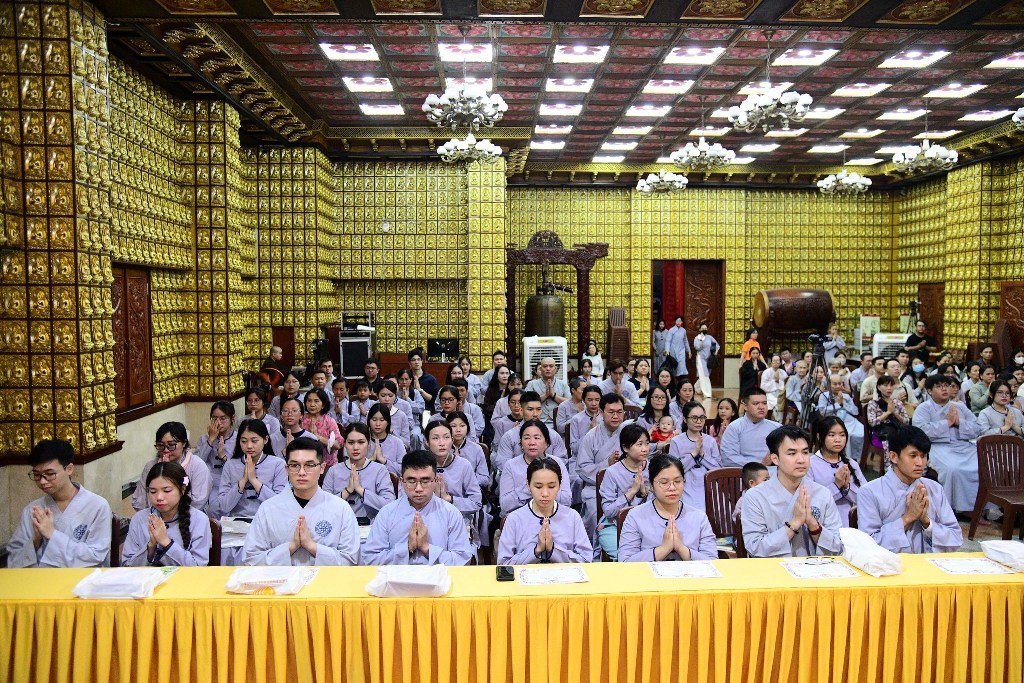 HƯỚNG VỀ TAM BẢO MÙA PHẬT ĐẢN: GẦN 200 PHẬT TỬ PHÁT TÂM QUY Y TẠI CHÙA GIÁC NGỘ