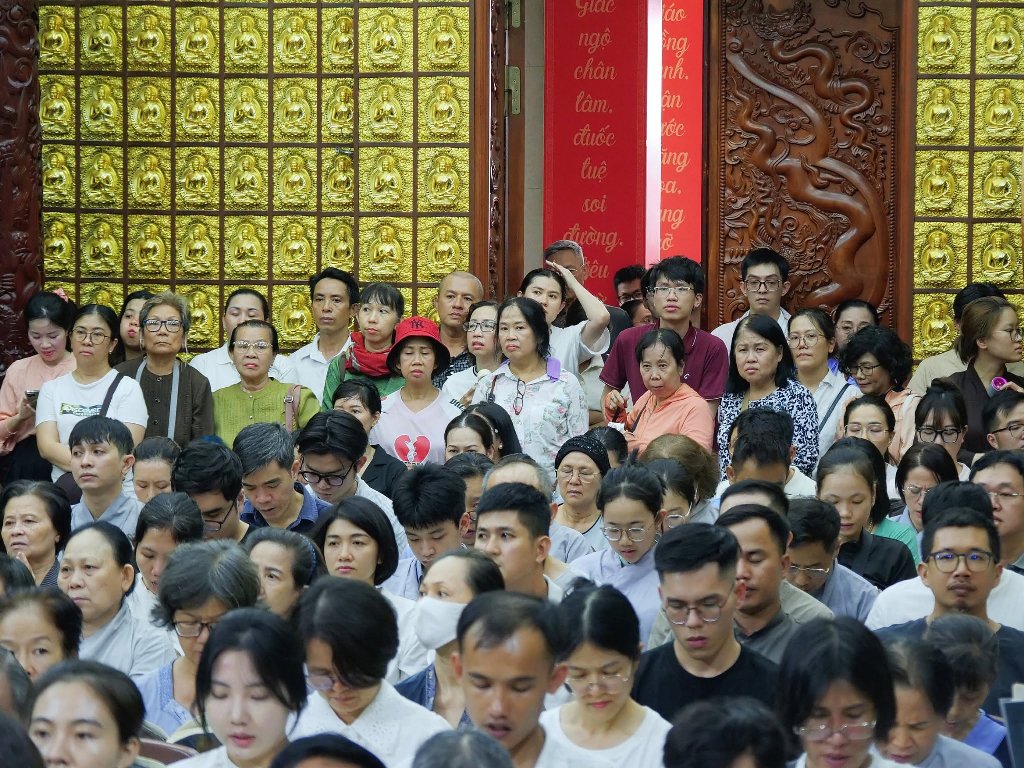 SƯ GIÁC NGUYÊN PHÁ VỠ LẦM TƯỞNG VỀ "NGHIỆP" TRƯỚC HƠN 600 HÀNH GIẢ