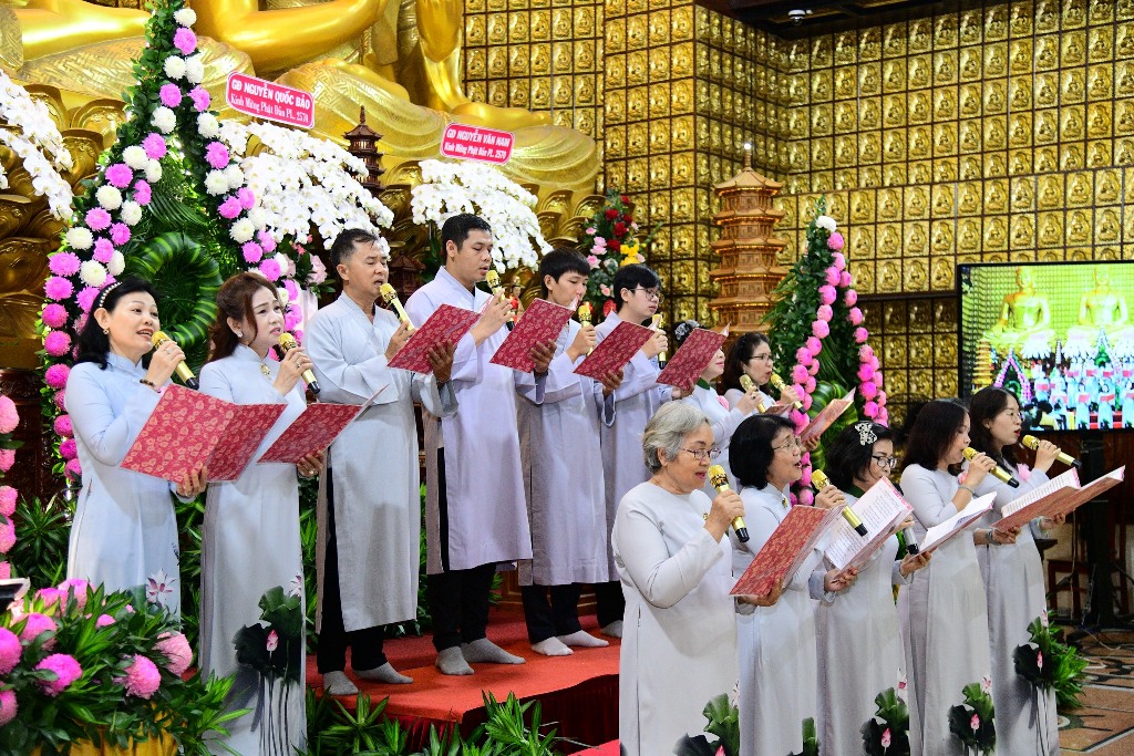 LAN TỎA THÔNG ĐIỆP HÒA BÌNH VÀ PHÁT TRIỂN BỀN VỮNG TỪ TUYÊN NGÔN VÔ TÍCH NHÂN MÙA PHẬT ĐẢN