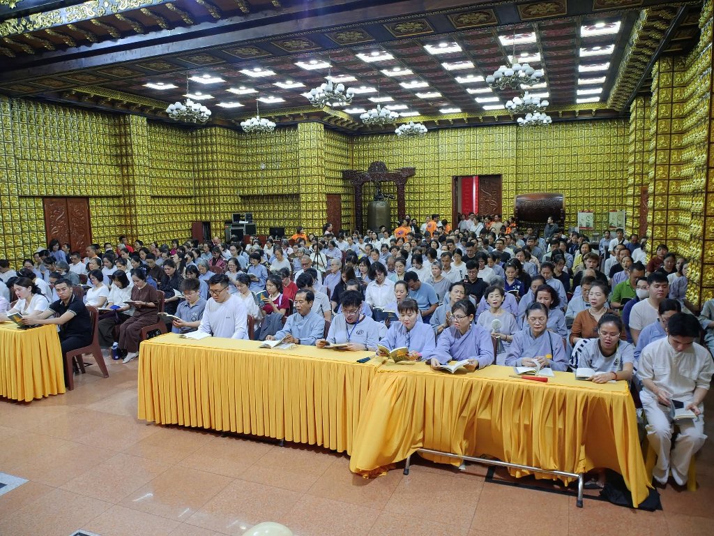 SƯ GIÁC NGUYÊN PHÁ VỠ LẦM TƯỞNG VỀ "NGHIỆP" TRƯỚC HƠN 600 HÀNH GIẢ
