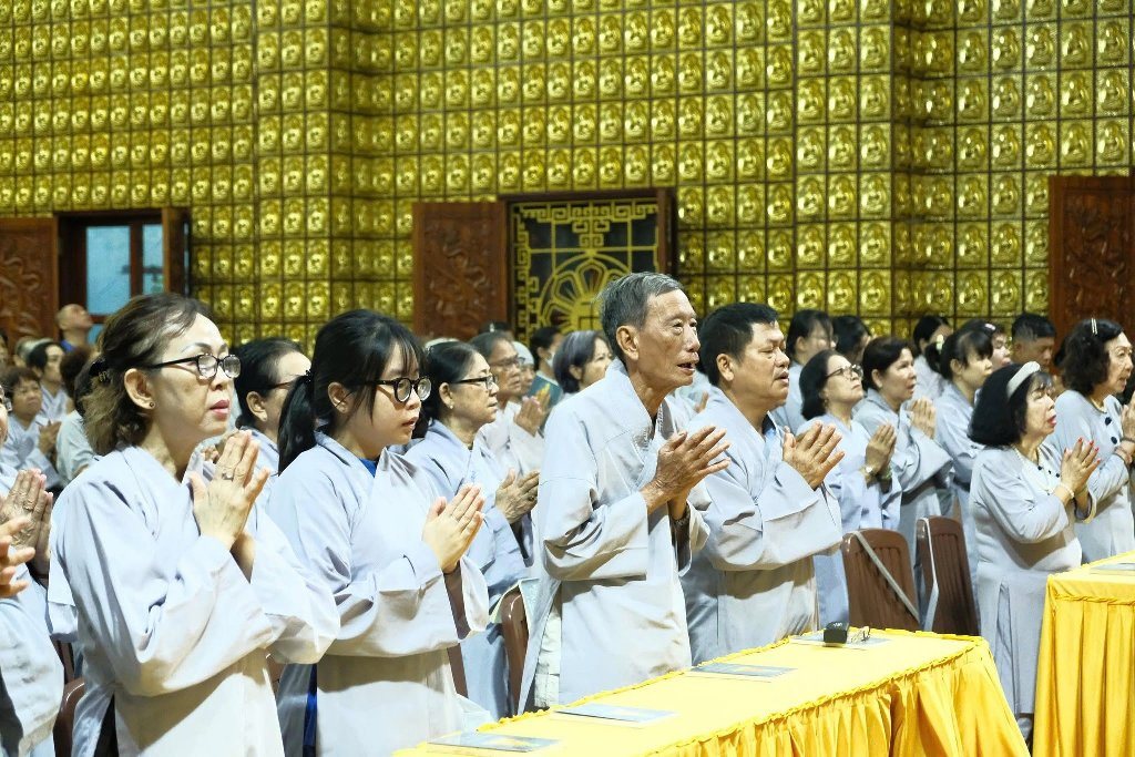 THƯỢNG TỌA THÍCH GIÁC HOÀNG CHIA SẺ VỀ LỘ TRÌNH TIẾN TỚI THÁNH QUẢ CHO PHẬT TỬ TẠI GIA TẠI KHÓA TU “NGÀY AN LẠC”