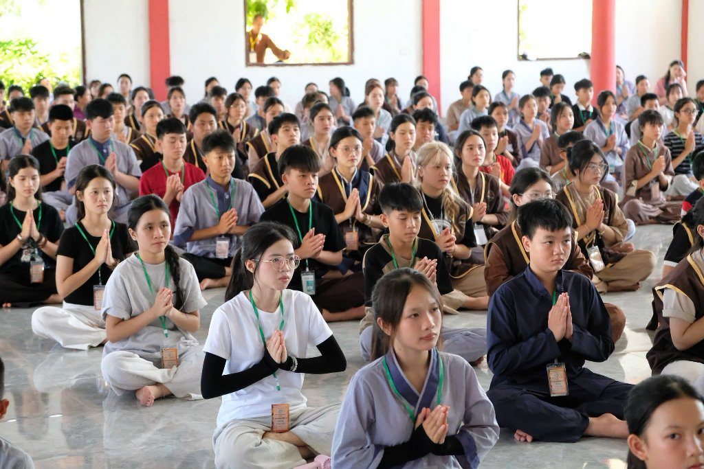 TT. THÍCH NHẬT TỪ CHIA SẺ ĐỀ TÀI “THẮP SÁNG NIỀM TIN” ĐẾN 300 TU SINH TẠI CHÙA HỮU LẠC (HÀ TĨNH)