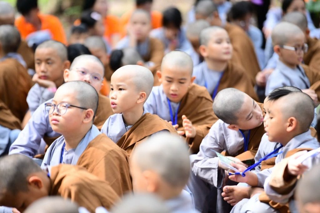 VẤN ĐÁP PHẬT PHÁP: THƯỢNG TỌA THÍCH NHẬT TỪ GẦN GŨI CHIA SẺ CÙNG “CHÚ TIỂU” TẠI KHÓA TU XUẤT GIA BÁO HIẾU LẦN THỨ 5