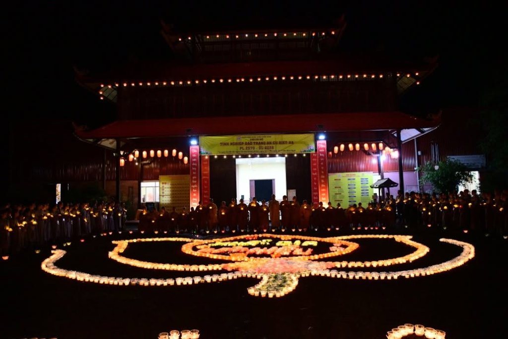 ÁNH SÁNG ĐÊM HOA ĐĂNG – NGUYỆN CẦU THẾ GIỚI HÒA BÌNH, CHIẾN TRANH CHẤM DỨT, HIẾU HẠNH LAN TỎA