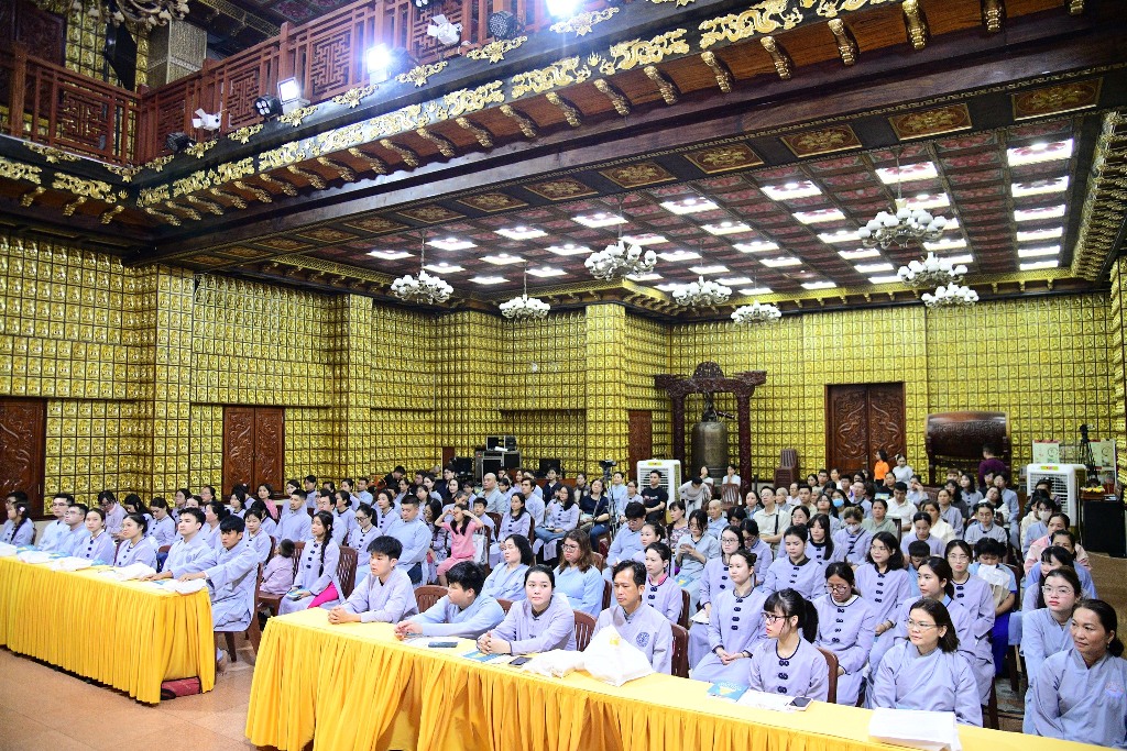 HƯỚNG VỀ TAM BẢO MÙA PHẬT ĐẢN: GẦN 200 PHẬT TỬ PHÁT TÂM QUY Y TẠI CHÙA GIÁC NGỘ