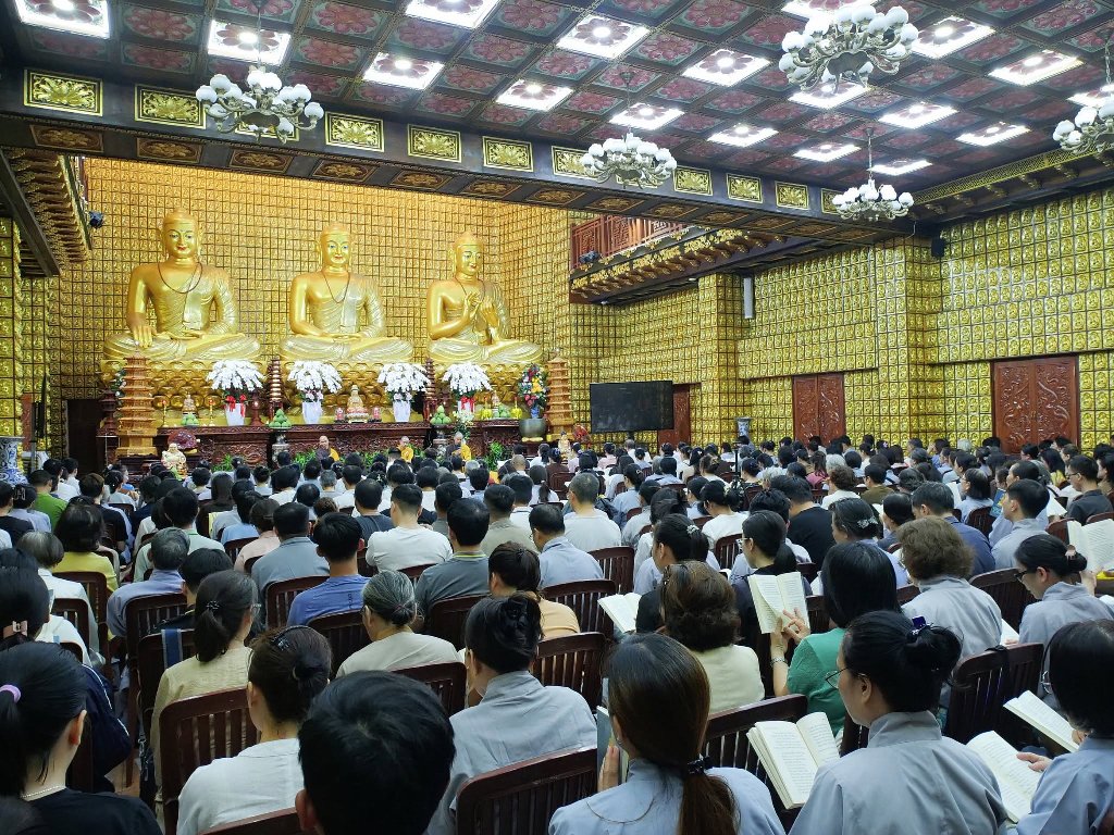 SƯ GIÁC NGUYÊN PHÁ VỠ LẦM TƯỞNG VỀ "NGHIỆP" TRƯỚC HƠN 600 HÀNH GIẢ
