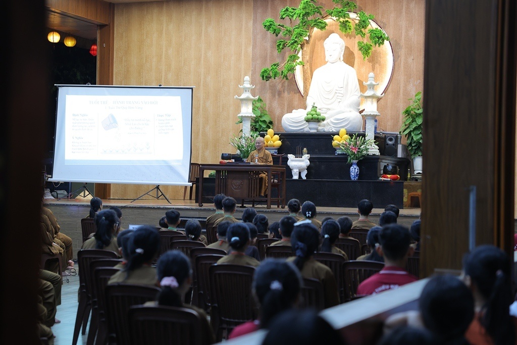 “TUỔI TRẺ – HÀNH TRANG VÀO ĐỜI”: TT. THÍCH NHẬT TỪ TRUYỀN CẢM HỨNG CHO TU SINH KHÓA TU MÙA HÈ CHÙA PHÁP BẢO (TP. ĐỒNG NAI)