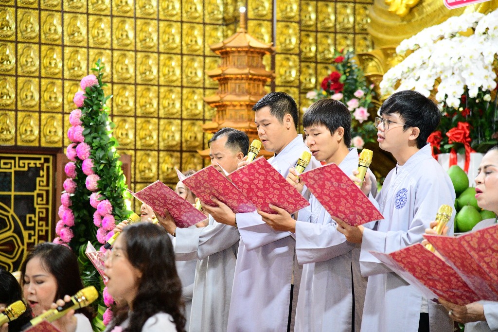 LAN TỎA THÔNG ĐIỆP HÒA BÌNH VÀ PHÁT TRIỂN BỀN VỮNG TỪ TUYÊN NGÔN VÔ TÍCH NHÂN MÙA PHẬT ĐẢN
