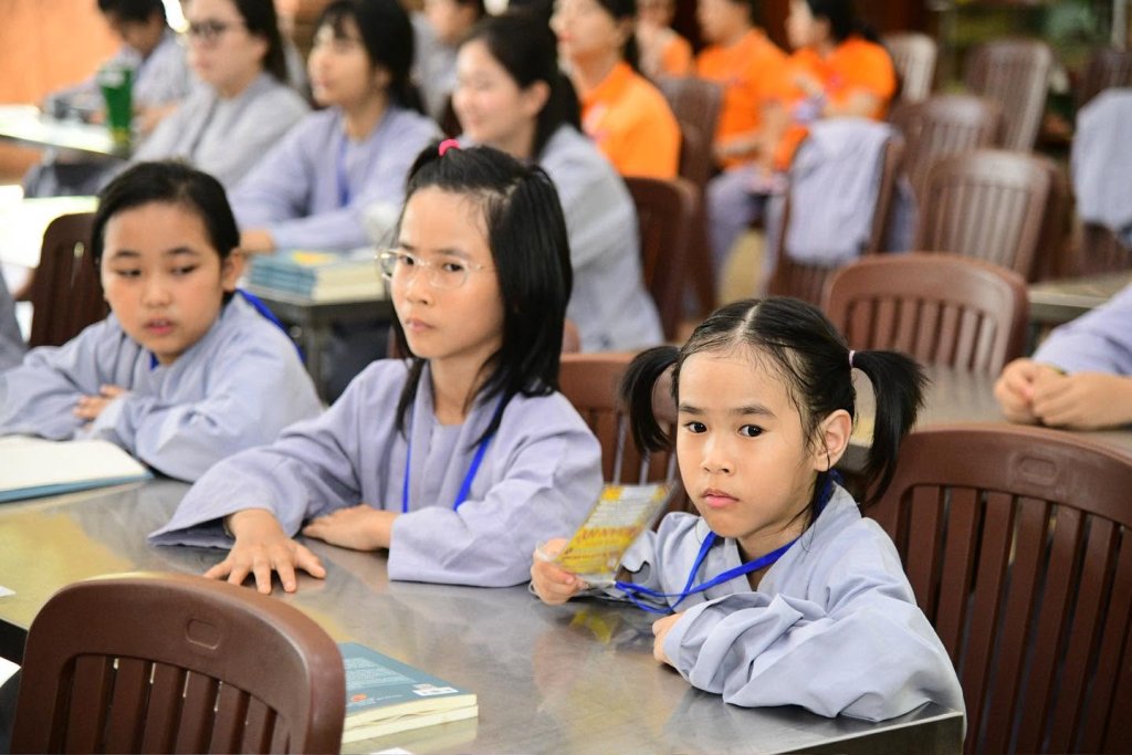 MƯỜI ĐIỀU ĐẠO ĐỨC PHẬT DẠY – HÀNH TRANG QUÝ CỦA TUỔI THƠ